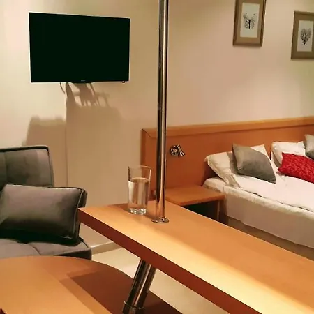 Miramar Palace - Planeta 614